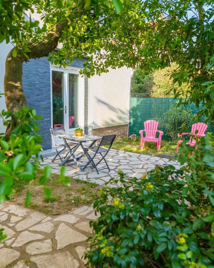 Studio Au Calme Tout Confort Proche Des Plages - Jardin Wifi Parking Frejus Luaran gambar